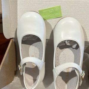 L’amour girls shoes,size 10,color white,brand new.